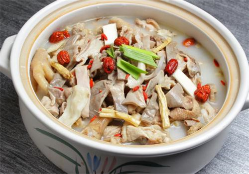 紅桌子胡椒豬肚雞火鍋