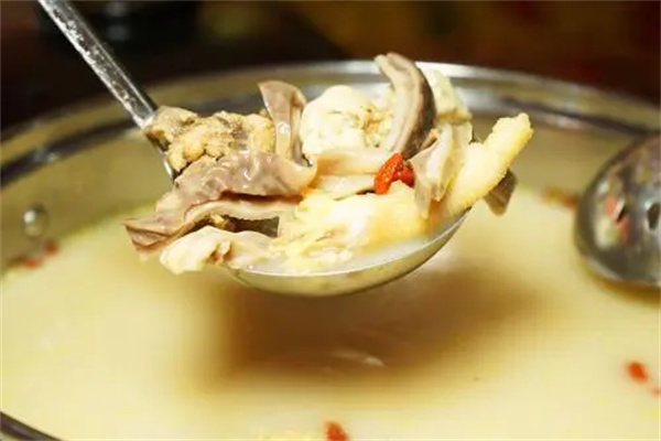 順園豬肚雞椰子雞