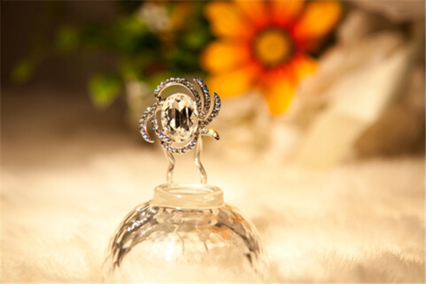 西利亞發(fā)飾