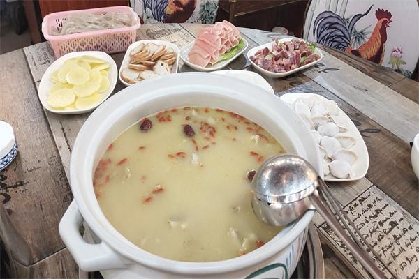 老牌及品雞豬肚雞