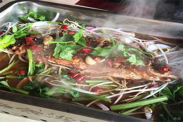 靚靚紙上烤魚豬肚雞燒烤