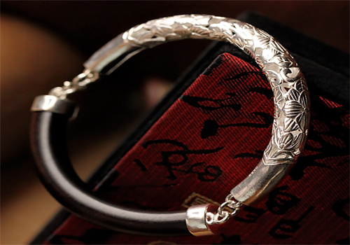 雅詩(shī)寶銀飾