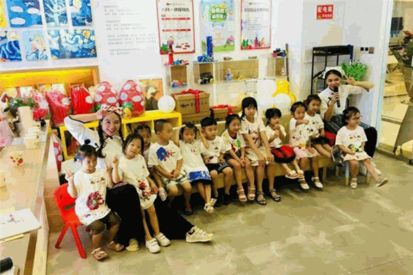 星河藝術(shù)培訓(xùn)學(xué)校