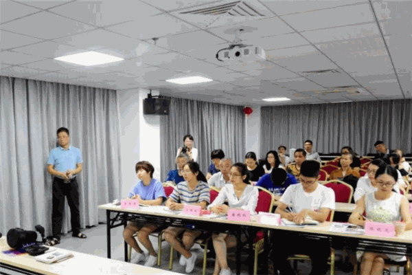 海峽攝影藝術(shù)培訓(xùn)學(xué)校