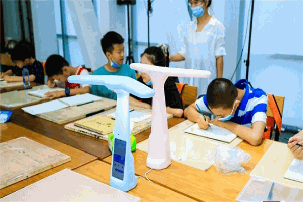 青藍(lán)紫藝術(shù)培訓(xùn)