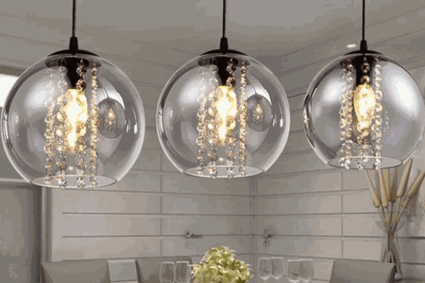 亮特?zé)麸? /><p>亮特?zé)麸棡轫槕?yīng)國內(nèi)家裝照明市場需求，全心致力于國內(nèi)燈飾照明市場的開發(fā)與服務(wù)，面向全國限量招募亮特?zé)麸椛铕^。產(chǎn)品以現(xiàn)代、古典、歐式、中式、時(shí)尚、環(huán)保為設(shè)計(jì)理念，集家居照明與工程照明于一體，采用一站式供貨，廠價(jià)直銷，省去一切中間環(huán)節(jié)，網(wǎng)上下單，輕松經(jīng)營。亮特?zé)麸椛铕^，將國際化的發(fā)展潮流與本土的特色相結(jié)合，集裝飾性和實(shí)用性于一體，涵蓋開關(guān)、插座、光源、家裝配燈、臺燈、落地?zé)?、兒童燈、吊燈、吸頂燈等千余款款產(chǎn)品，美萊帝不僅產(chǎn)品豐富，而且充滿氣息。</p><p>亮特?zé)麸検紕?chuàng)于1984年08月，座落在“燈飾之都”－-古鎮(zhèn)鎮(zhèn)。公司歷經(jīng)二十余年的艱苦創(chuàng)業(yè)，已具備規(guī)模化生產(chǎn)經(jīng)營能力，技術(shù)力量雄厚。在管理層中，工程師、工程師近百名；經(jīng)過全體員工的不懈努力、開拓創(chuàng)立，產(chǎn)品在保持同的基礎(chǔ)上，已逐步形成了“立足燈都、深入全國、拓展海外”的戰(zhàn)略格局?，F(xiàn)公司主要生產(chǎn)有：水晶燈，全銅云石燈，客房燈，歐式樹脂、鐵藝燈，戶外路燈，景觀燈，草坪燈，大型非標(biāo)工程燈及商業(yè)照明燈具等系列，曾承接了國內(nèi)外主干道、景觀公園、大型廣場、星級酒店、會所、賓館、飯店等大型工程項(xiàng)目，產(chǎn)品暢銷歐美、中東、東南亞、澳大利亞、俄羅斯、日韓等一百多個和地區(qū)；以其高品質(zhì)、新款式而受到國內(nèi)外用戶的一致好評。</p>
                </div>
                <div   id=