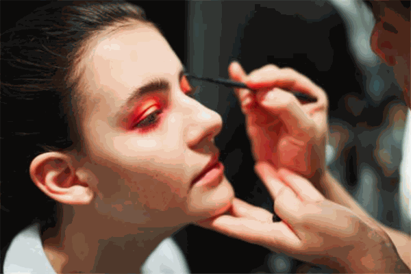 以勒化妝造型藝術(shù)培訓(xùn)