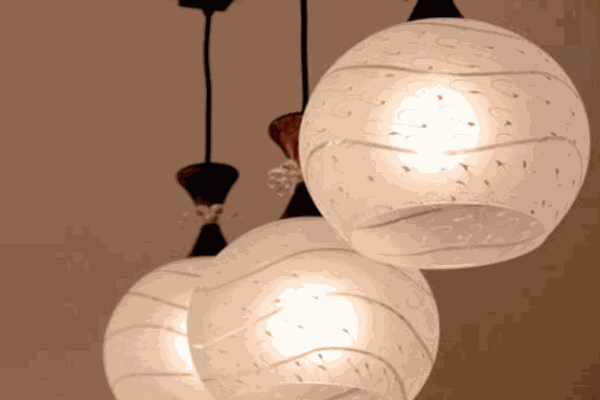 光之特?zé)麸? /><p>大手筆打造化設(shè)計(jì)團(tuán)隊(duì)，從風(fēng)尚舞臺(tái)上汲取流行精粹，以同步世界的燈飾造型，致敬每一個(gè)深懷高尚人居夢(mèng)想的中庭。同時(shí)，集節(jié)能環(huán)保與時(shí)尚奢華于一體的光之特?zé)麸?，款款堪稱經(jīng)典。結(jié)合全球燈飾流行趨勢(shì)，法格蘭攜手旗下藝術(shù)設(shè)計(jì)師針對(duì)四大燈飾分類設(shè)計(jì)出了千余種個(gè)性燈飾，款款經(jīng)典、件件不凡。步入光之特?zé)麸椉用说辏氯绮饺肓髓驳乃囆g(shù)王國(guó)，光影變幻，盡情閃耀！</p><p>專注于為人們帶去健康環(huán)保的產(chǎn)品，還原人們本質(zhì)的居住需求，代理光之特?zé)麸?，自然受到人們歡迎。大手筆打造化設(shè)計(jì)團(tuán)隊(duì)，從風(fēng)尚舞臺(tái)上汲取流行精粹，以同步世界的燈飾造型，致敬每一個(gè)深懷高尚人居夢(mèng)想的中庭。同時(shí)集節(jié)能環(huán)保與時(shí)尚奢華于一體的光之特?zé)麸?，款款?jīng)典。</p><img src=