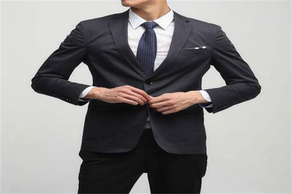 報(bào)喜鳥西服