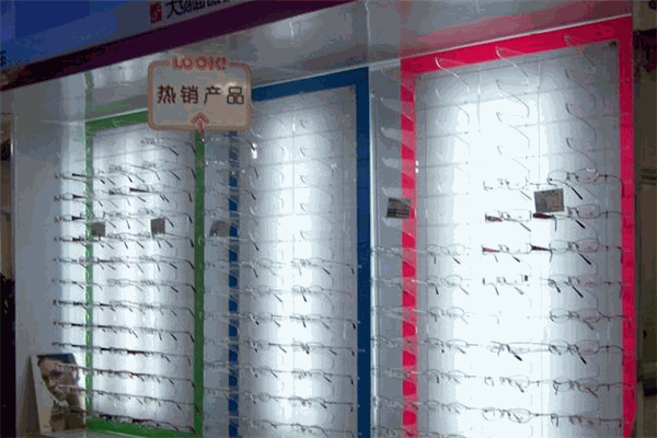 大場面眼鏡店