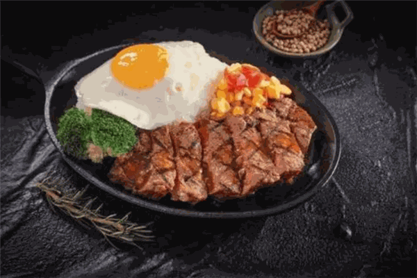 厚積云牛排餐吧