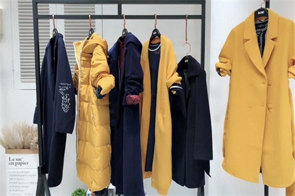 新鄉(xiāng)麗折服飾