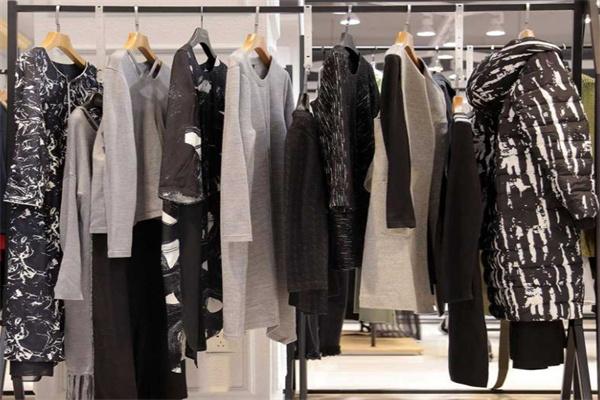 新鄉(xiāng)麗折服飾