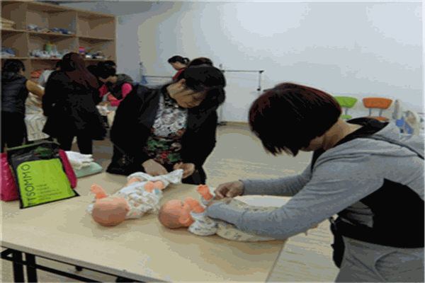 愛(ài)心月嫂愛(ài)心育嬰