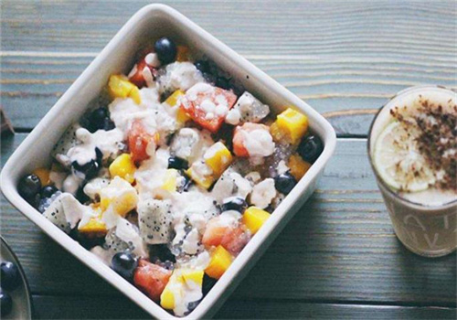 我想來(lái)份水果撈