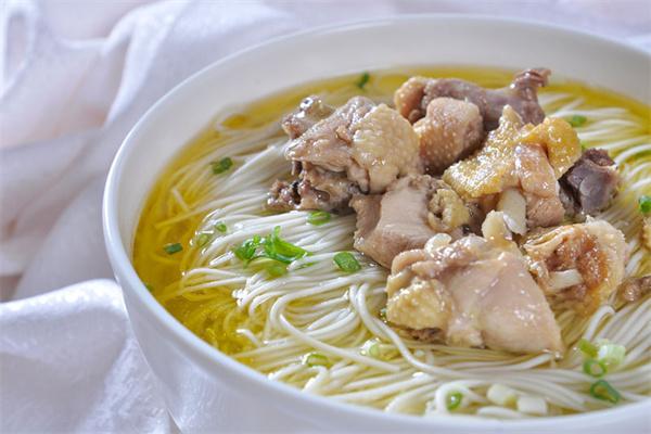 寶強(qiáng)雞湯面