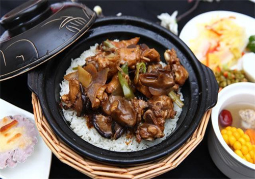 廣點(diǎn)煲仔飯