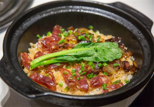 緣味石磨拉腸煲仔飯