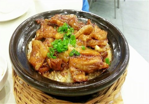 品軒居煲仔飯