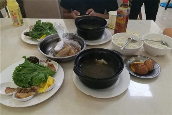 鄭志龍過橋米線