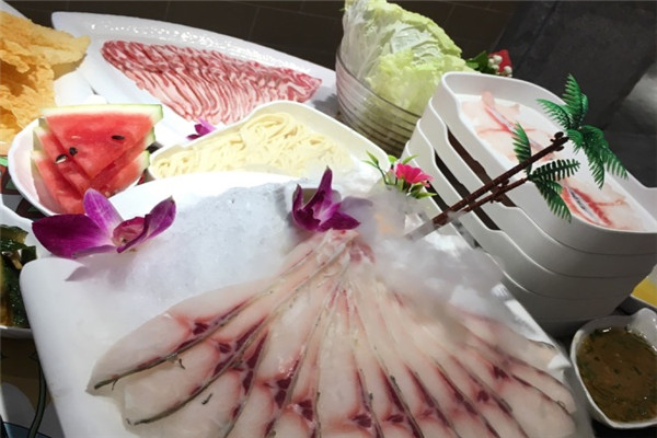 魚(yú)躍印象斑魚(yú)老火鍋