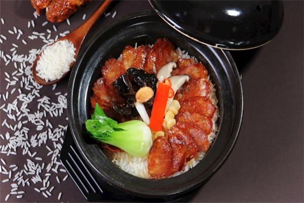 開心一家門煲仔飯