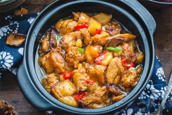 依胃黃燜雞米飯