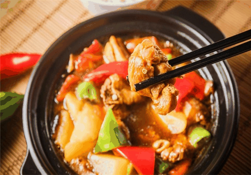 業(yè)吉軒黃燜雞米飯