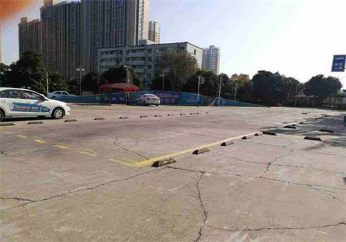 強(qiáng)仔駕校