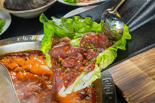 集結(jié)營(yíng)地軍旅主題火鍋