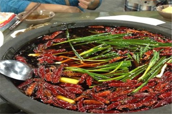 集結(jié)營(yíng)地軍旅主題火鍋