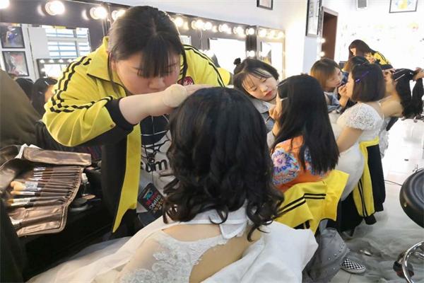 成遠(yuǎn)化妝學(xué)校