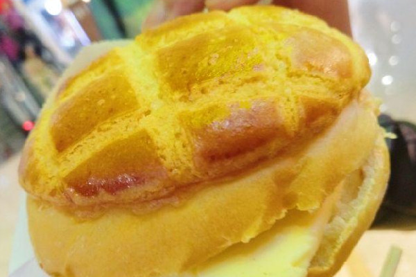 愛吃菠蘿包的貓