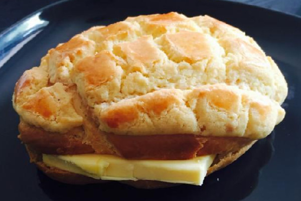 愛吃菠蘿包的貓