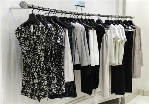 曼天雨女裝服飾