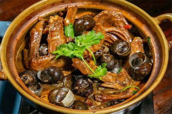 大哭貓?zhí)锫? /><p>大哭貓?zhí)锫莨窘?jīng)營的菜品種類比較豐富，經(jīng)驗豐富的研發(fā)人員根據(jù)消費者的口味需求對產品配料進行革新，幾十種系列的產品供消費者選擇，精湛的烹飪技術制成的每款產品集顏值和味道于一體，多種多樣的產品讓消費者進店擁有更多的選擇空間，吸引到越來越多食客的關注。大哭貓?zhí)锫輵{借健康美味、食材新鮮等特點在眾多美食品牌中脫穎而出，獨占餐飲行業(yè)的一席之地，滿足當下消費者對于美味健康產品的需求，充分的凸顯出產品的特色，是廣大消費者不二之選的美食之地。多次在餐飲行業(yè)中獲得“健康風味美食品牌”“實力派特色美食”等榮譽稱號，為品牌今后的發(fā)展打下牢固的基礎。</p>
                </div>
                <div   id=