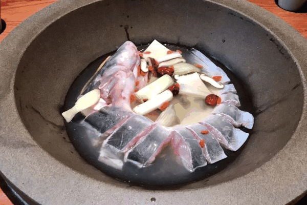 澄魚(yú)鮮石鍋魚(yú)