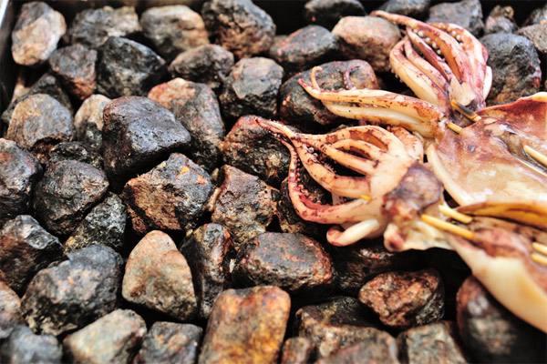 火山石烤魷魚(yú)店