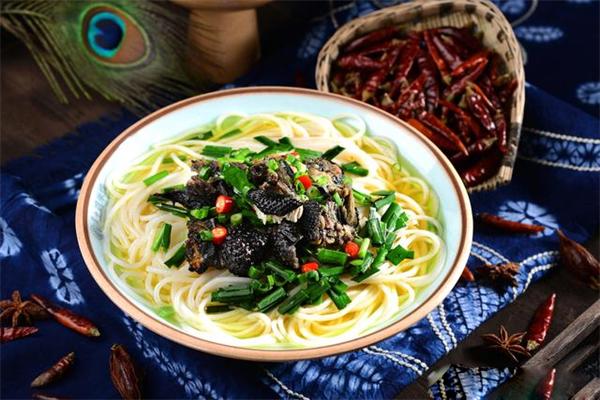 拐拐面烏雞米線