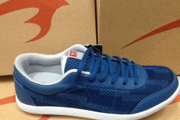 博世鳥運(yùn)動鞋