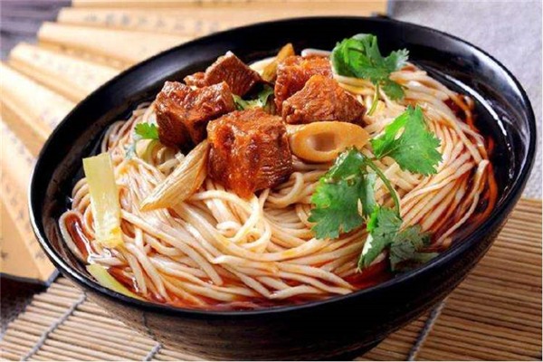 大嘴醬骨手搟面