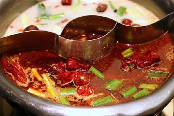 全?；疱? /><p>經(jīng)營(yíng)全牛火鍋的經(jīng)驗(yàn)有很多，如果想要?jiǎng)?chuàng)業(yè)或者是想要加入到這個(gè)行業(yè)中，則是需要多多的去進(jìn)行學(xué)習(xí)才行。這樣才可以增加自身對(duì)于火鍋店的管理能力，能夠把全?；疱伒旯芾淼脑絹碓胶?。但是在真正經(jīng)營(yíng)火鍋店的同時(shí)，也需要按照一定的要求去進(jìn)行工作，不管是在什么時(shí)候都不能夠放松自己，應(yīng)該要時(shí)常約束自己，提升自己的能力，才能夠更加勝任管理者的位置。</p>
                </div>
                <div   id=