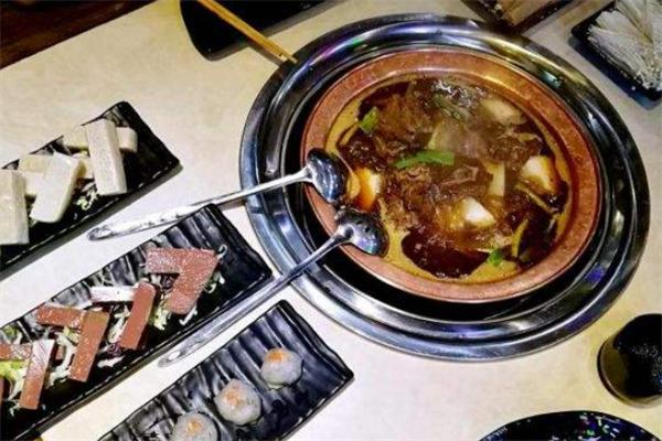 子宸房熱氣羊肉火鍋