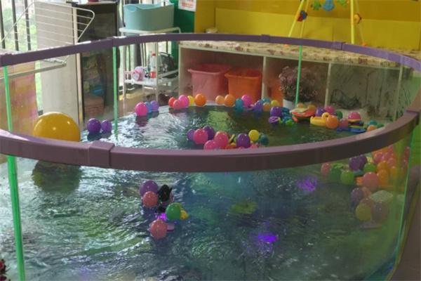 貝吉嬰幼兒游泳