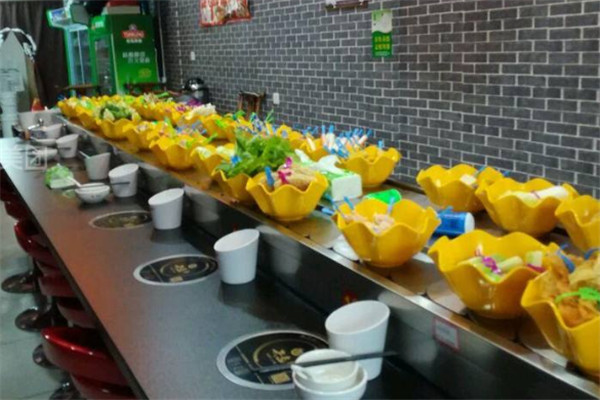 簽串百味旋轉小火鍋