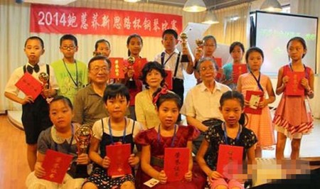 鮑蕙蕎鋼琴學校