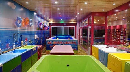 伊親嬰兒游泳館