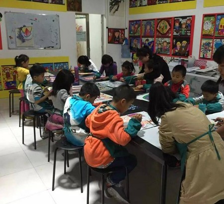 藍色創(chuàng)意少兒美術(shù)中心