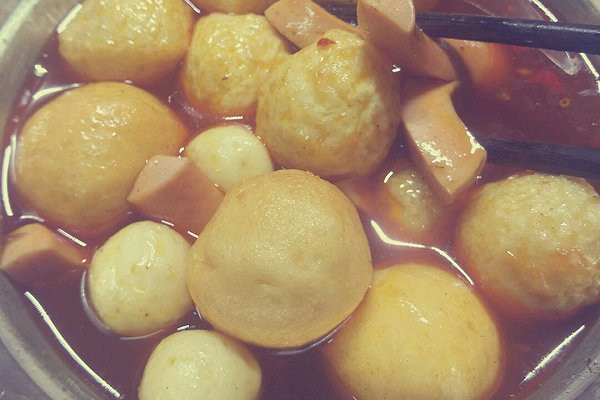 時尚紅唇麻辣燙